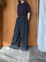 qiri / antique chain embroidery Tee (チャコール)