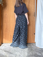 qiri / antique chain embroidery Tee (チャコール)