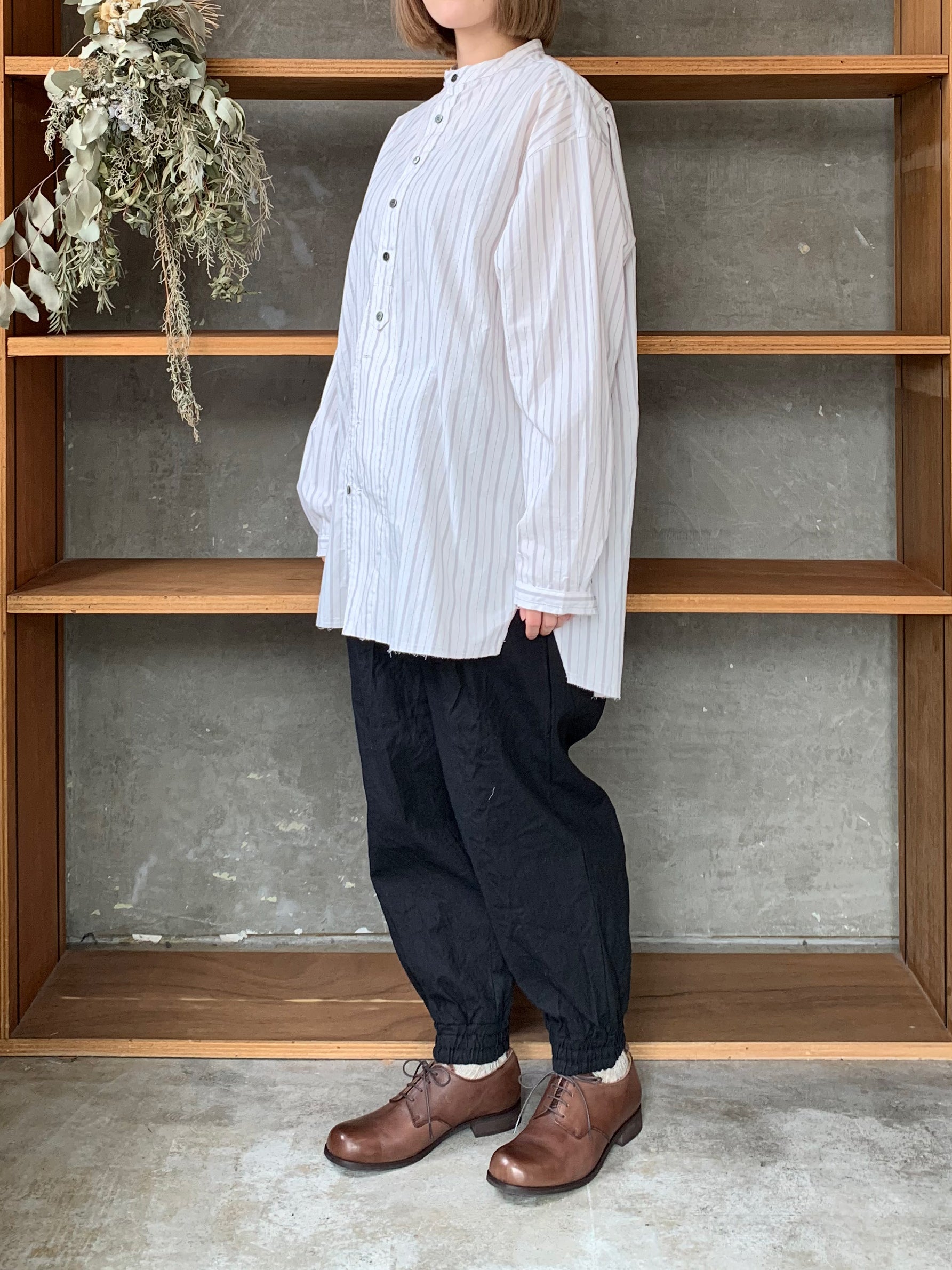 Vlas Blomme / Washed Cotton Stripe　バンドラカラーシャツ(Off White)