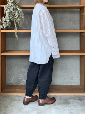 Vlas Blomme / Washed Cotton Stripe　バンドラカラーシャツ(Off White)