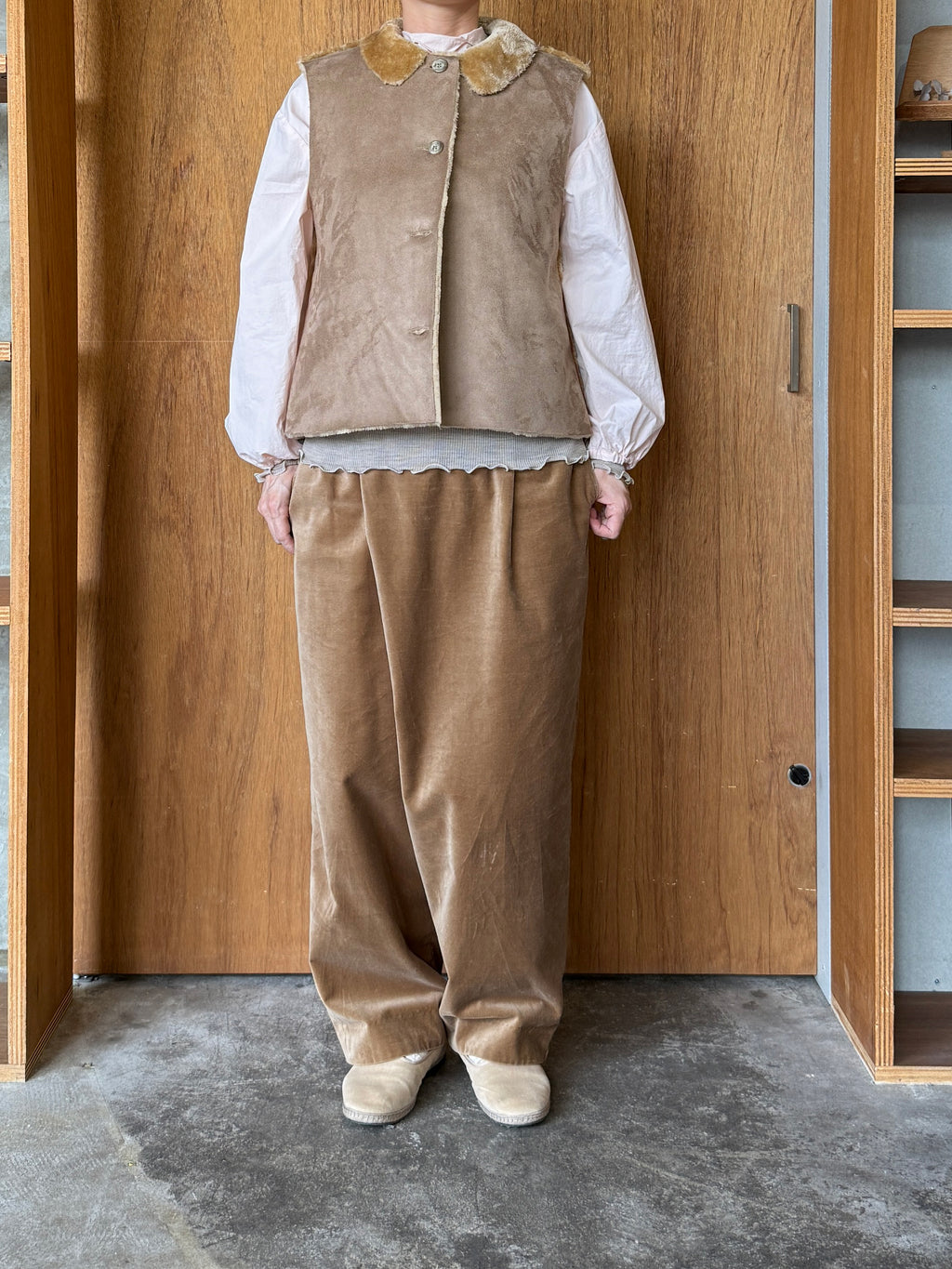 ROBE de PEAU / ECO MOUTON VEST (BEIGE)