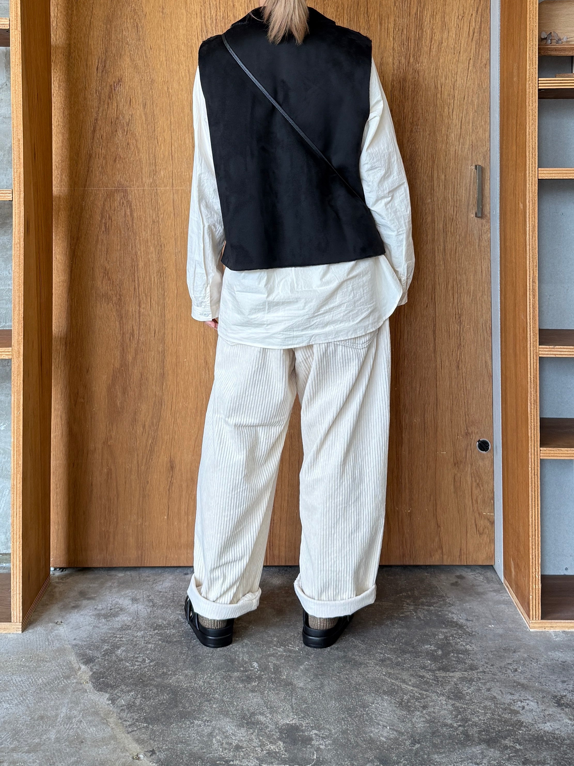 ROBE de PEAU / ECO MOUTON VEST (BLACK)