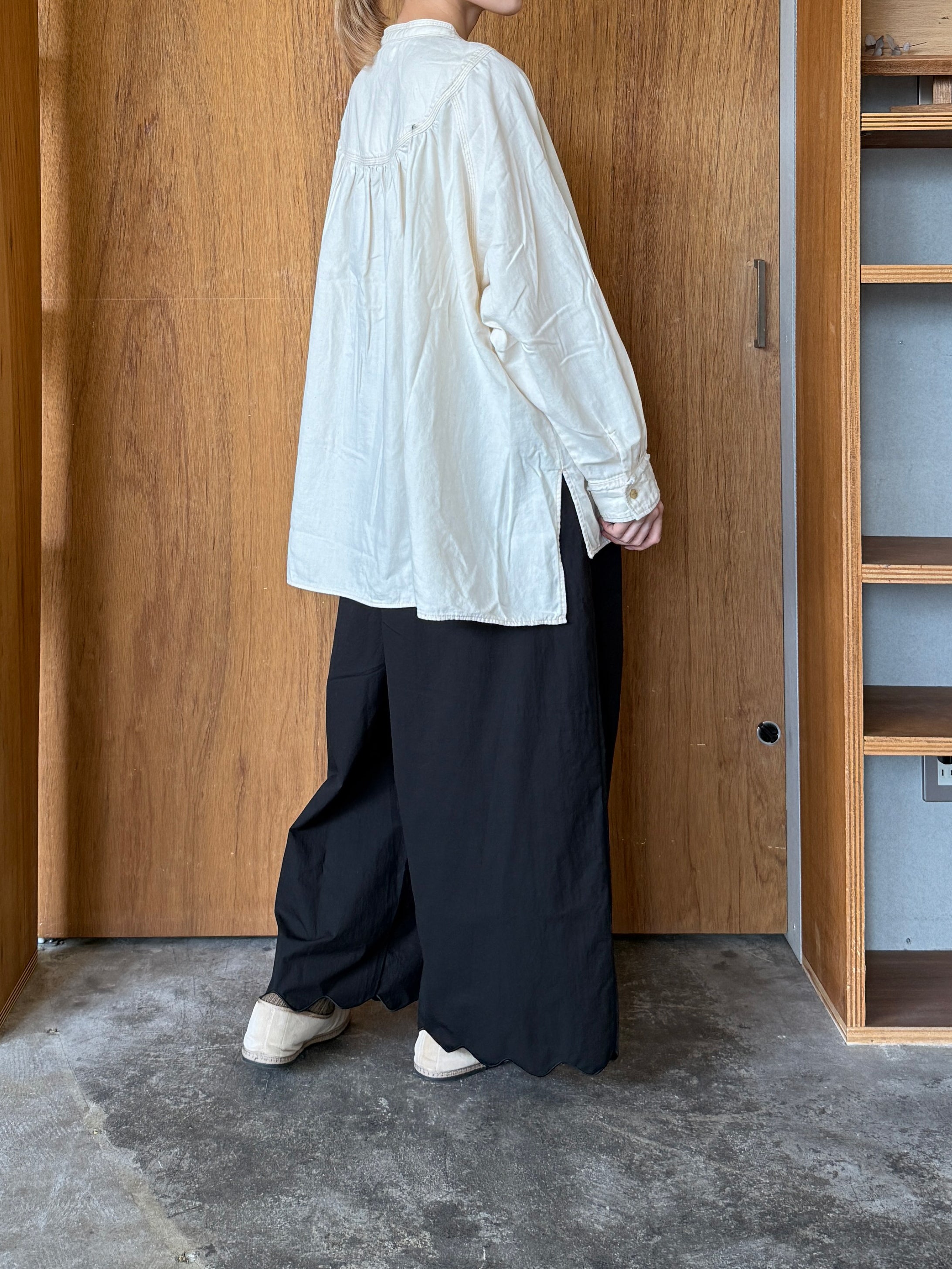 tumugu / ライトオンスデニム シャツ（KINARI）