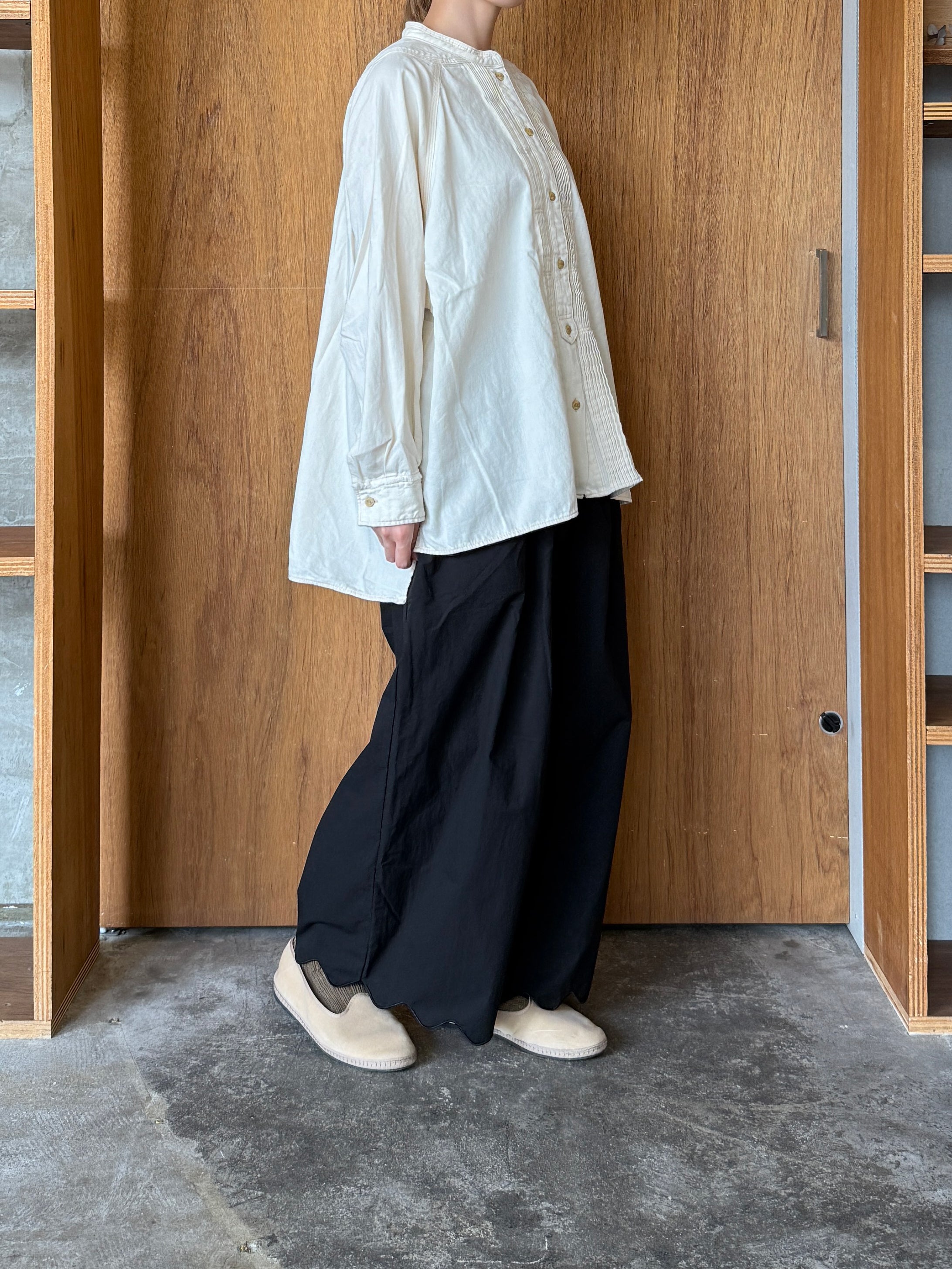 tumugu / ライトオンスデニム シャツ（KINARI）