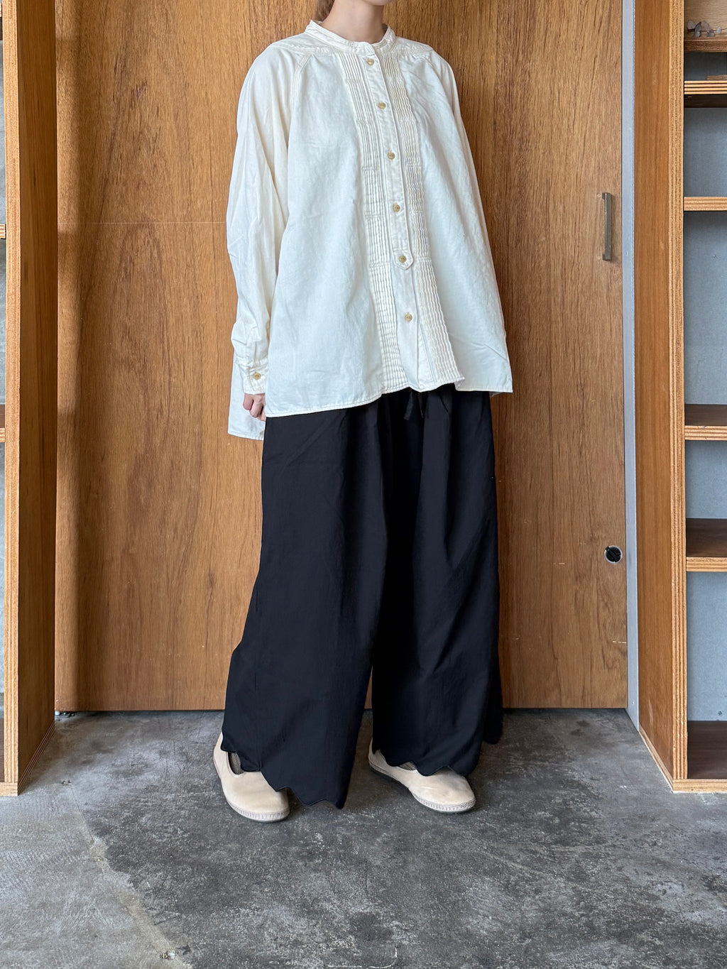 tumugu / ライトオンスデニム シャツ（KINARI）