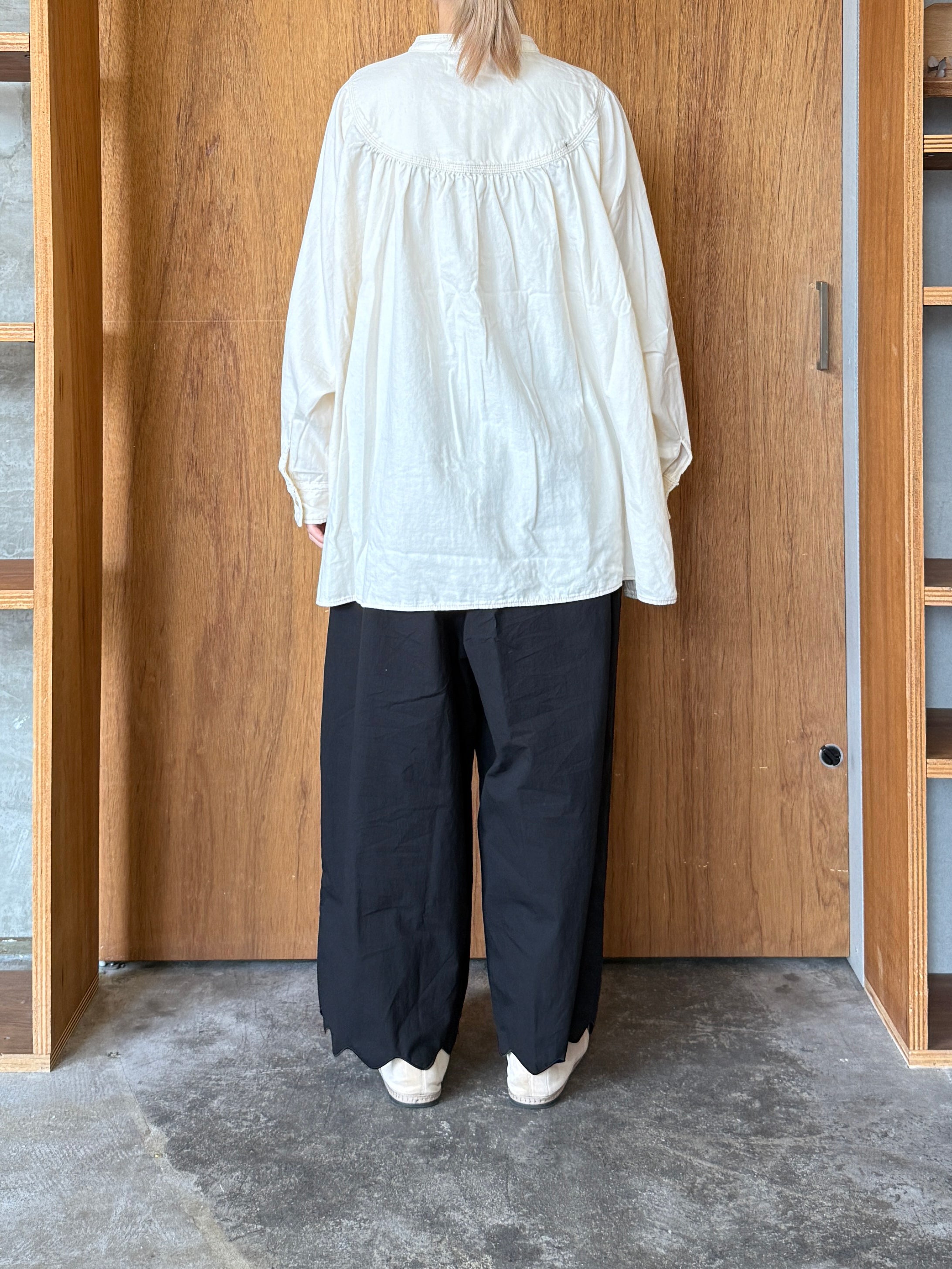 tumugu / ライトオンスデニム シャツ（KINARI）