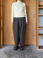 SUSURI / ポエータハイネックセーター（off white）