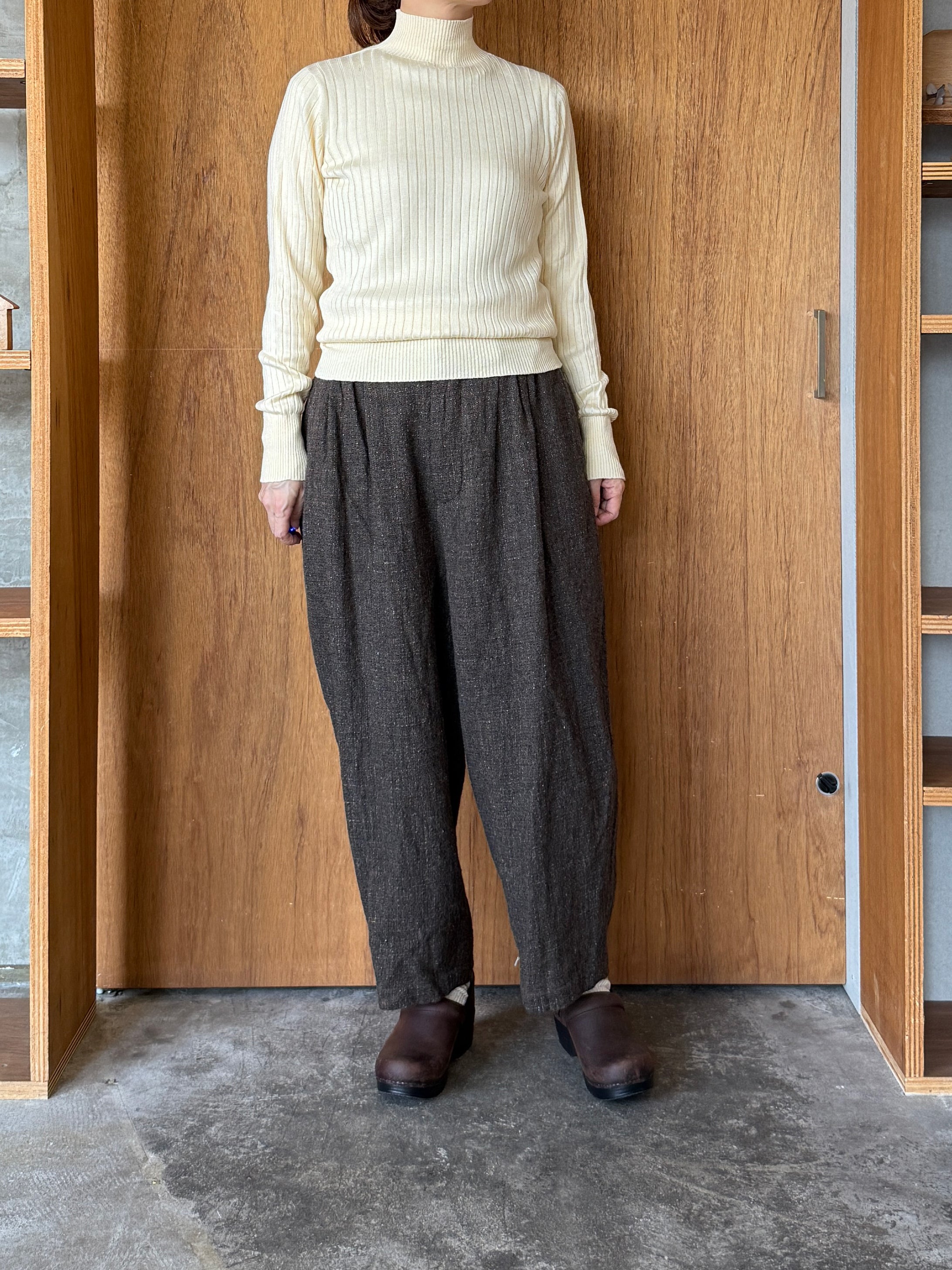 SUSURI / ポエータハイネックセーター（off white）