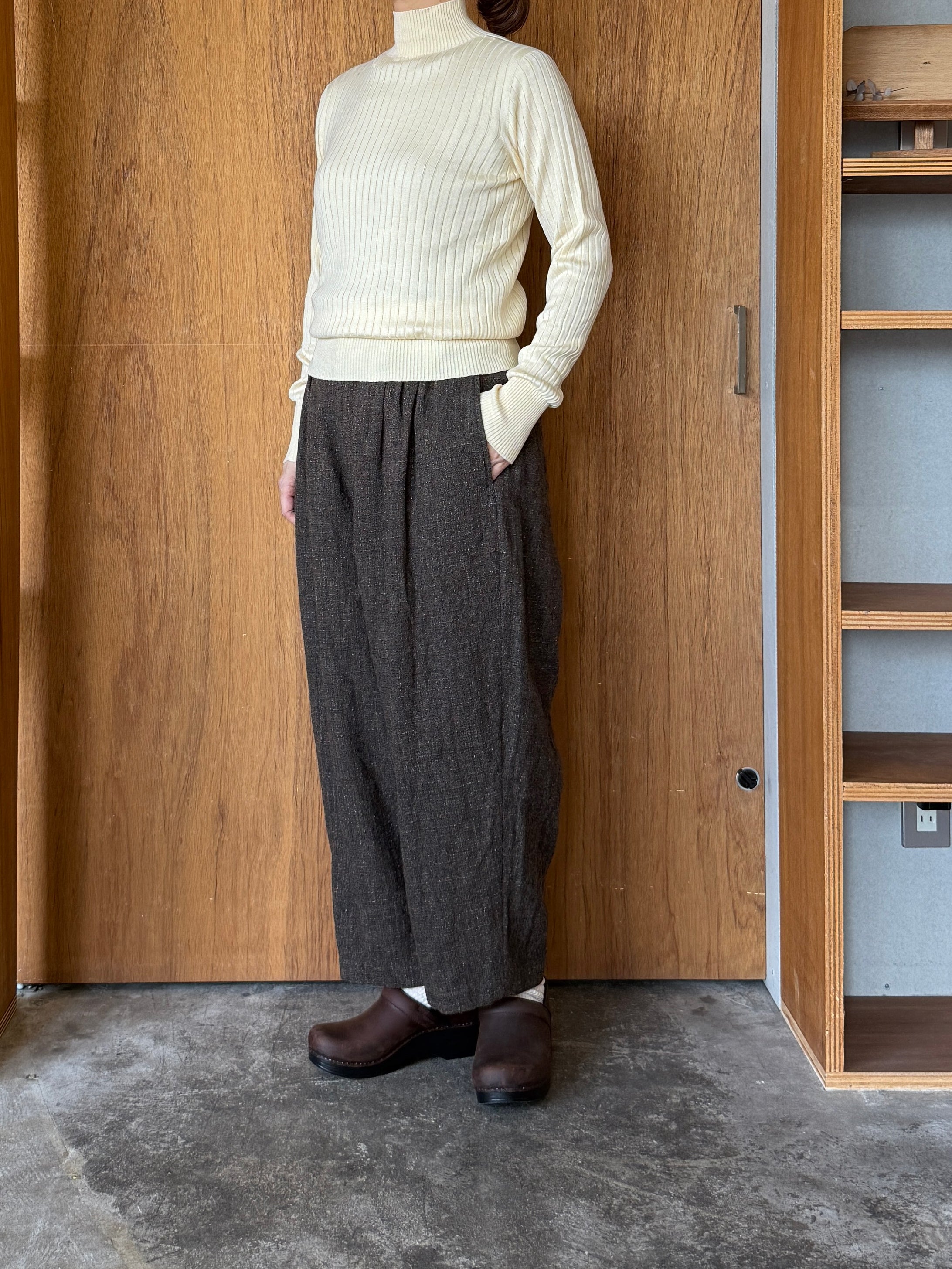 SUSURI / ポエータハイネックセーター（off white）