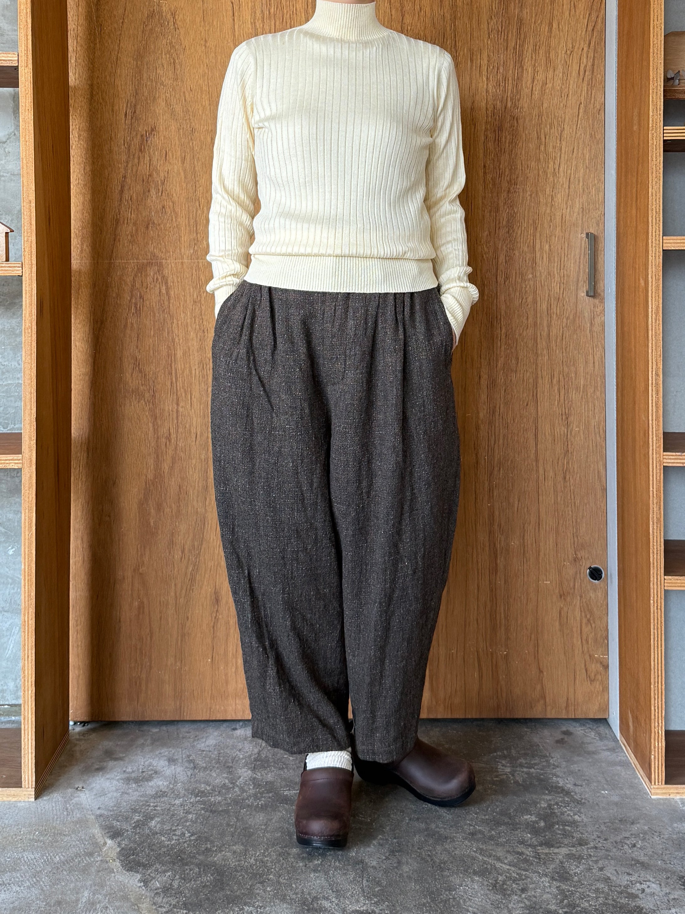 SUSURI / ポエータハイネックセーター（off white）