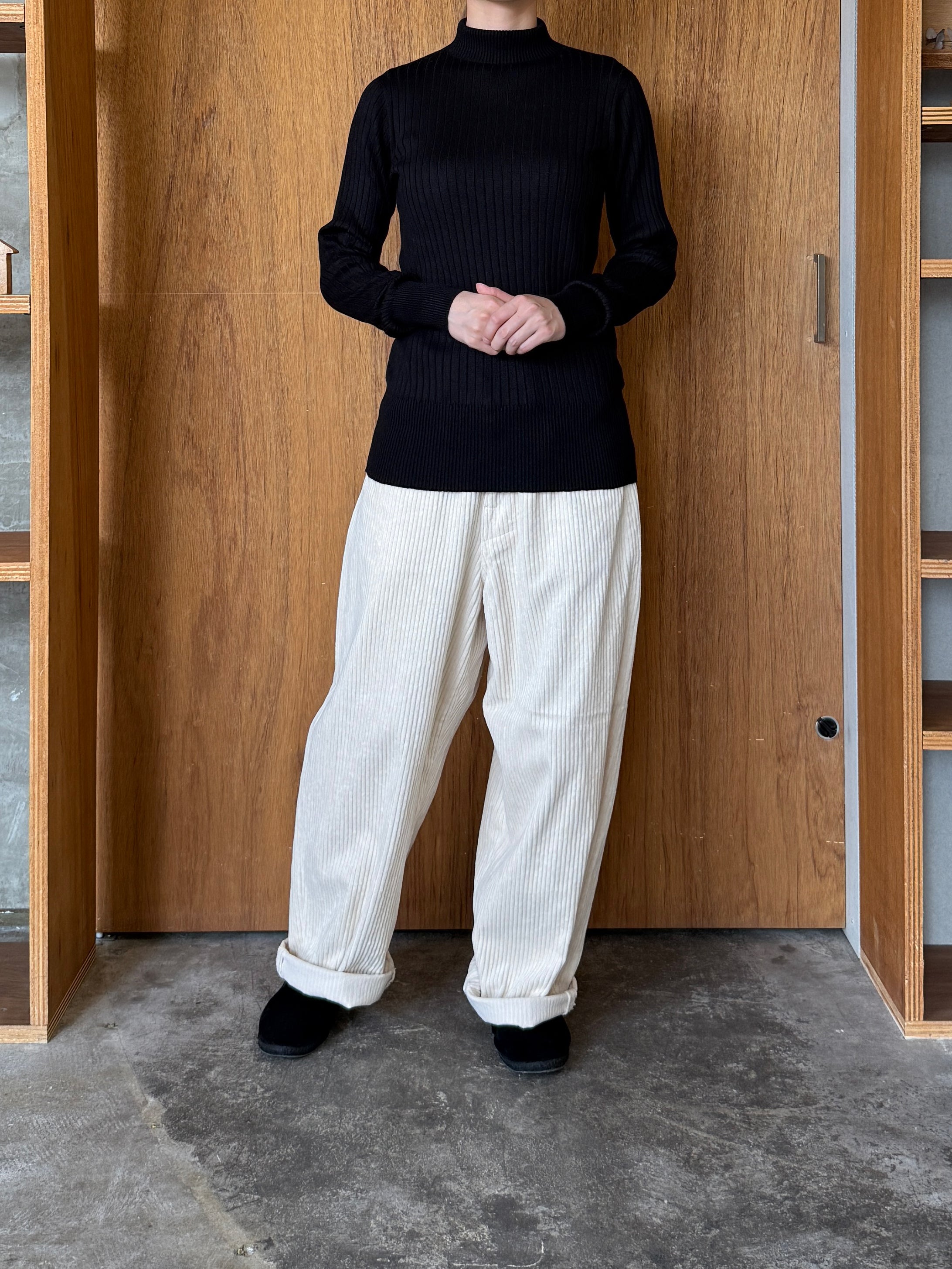 SUSURI / ポエータハイネックセーター（black）