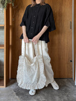 qiri / 花吹雪 jacquard frill bag (ベージュ)