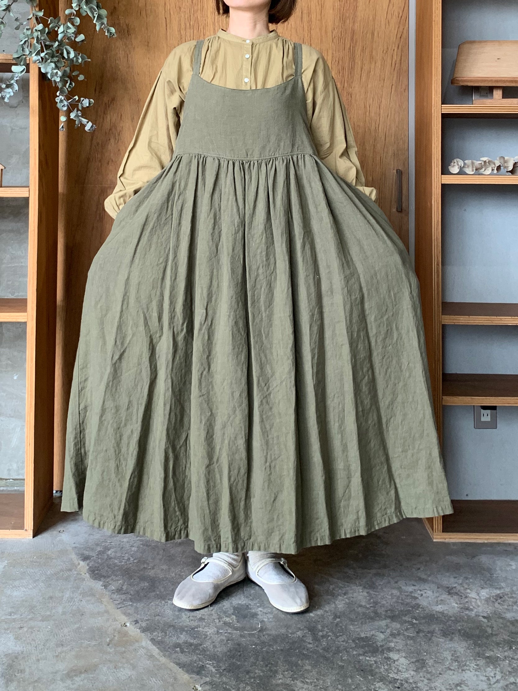 IKKUNA / apron dress（olive）