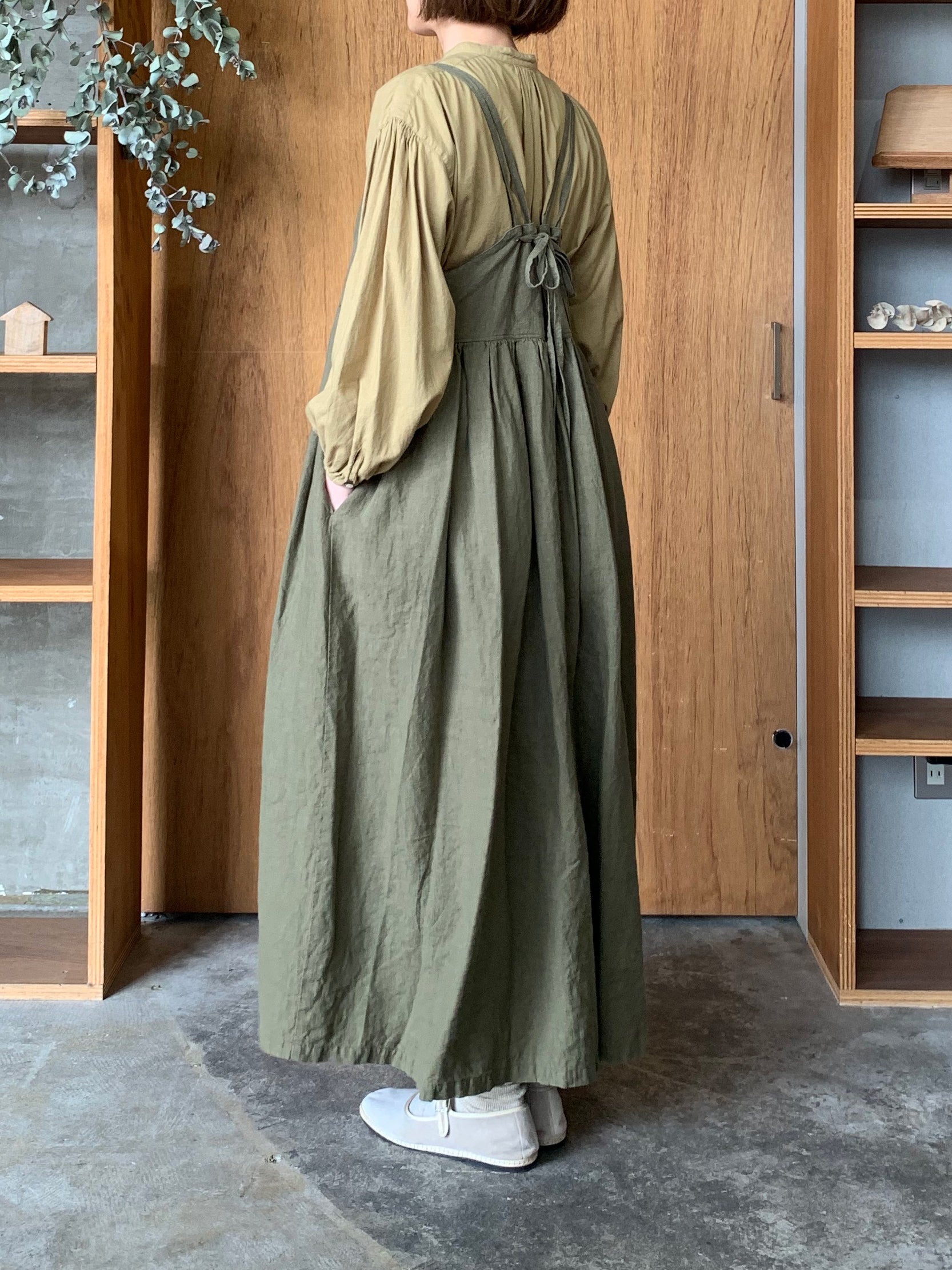 IKKUNA / apron dress（olive）