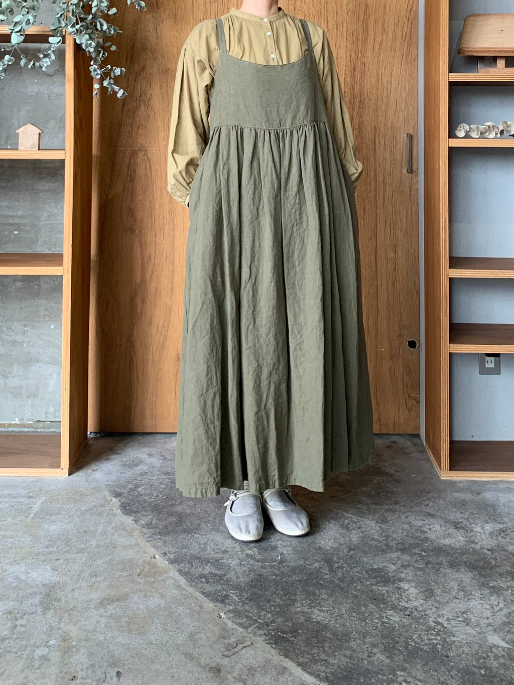 IKKUNA / apron dress（olive）