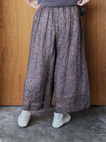 Vlas Blomme / Damask Print　レイヤードギャザーパンツ (Brown)