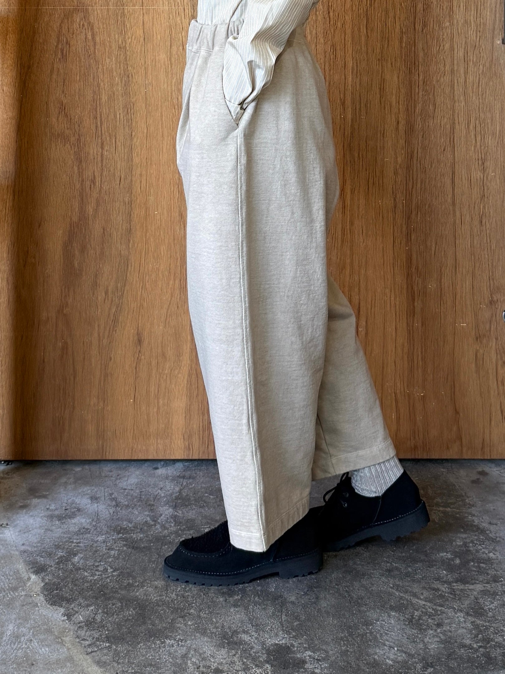 CLOSELY / tucked easy wide pants (camel-beige)