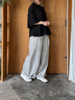 Vlas Blomme / C/L Buff ワイドテーパードパンツ(Greige)