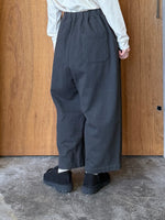 CLOSELY / tucked easy wide pants (charcoal)