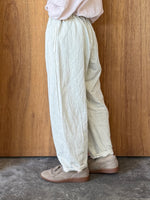 Vlas Blomme / C/L Twill ムラ染め ワイドダーツパンツ(L.Beige)