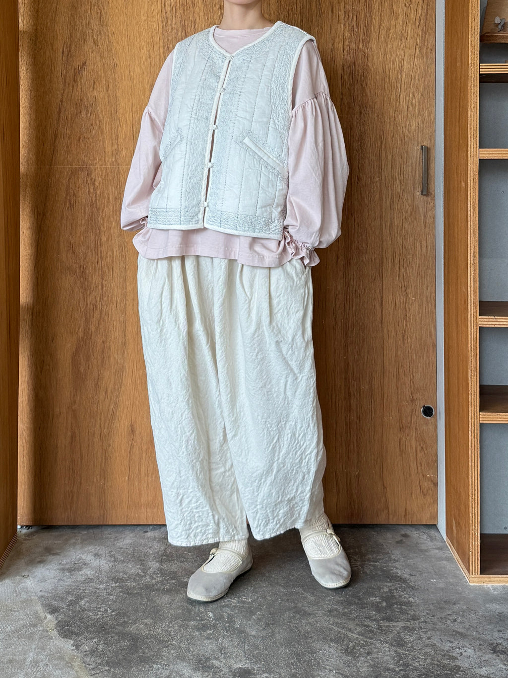 ROBE de PEAU / CAMILLE WOOL TUCK PANTS (WHITE)
