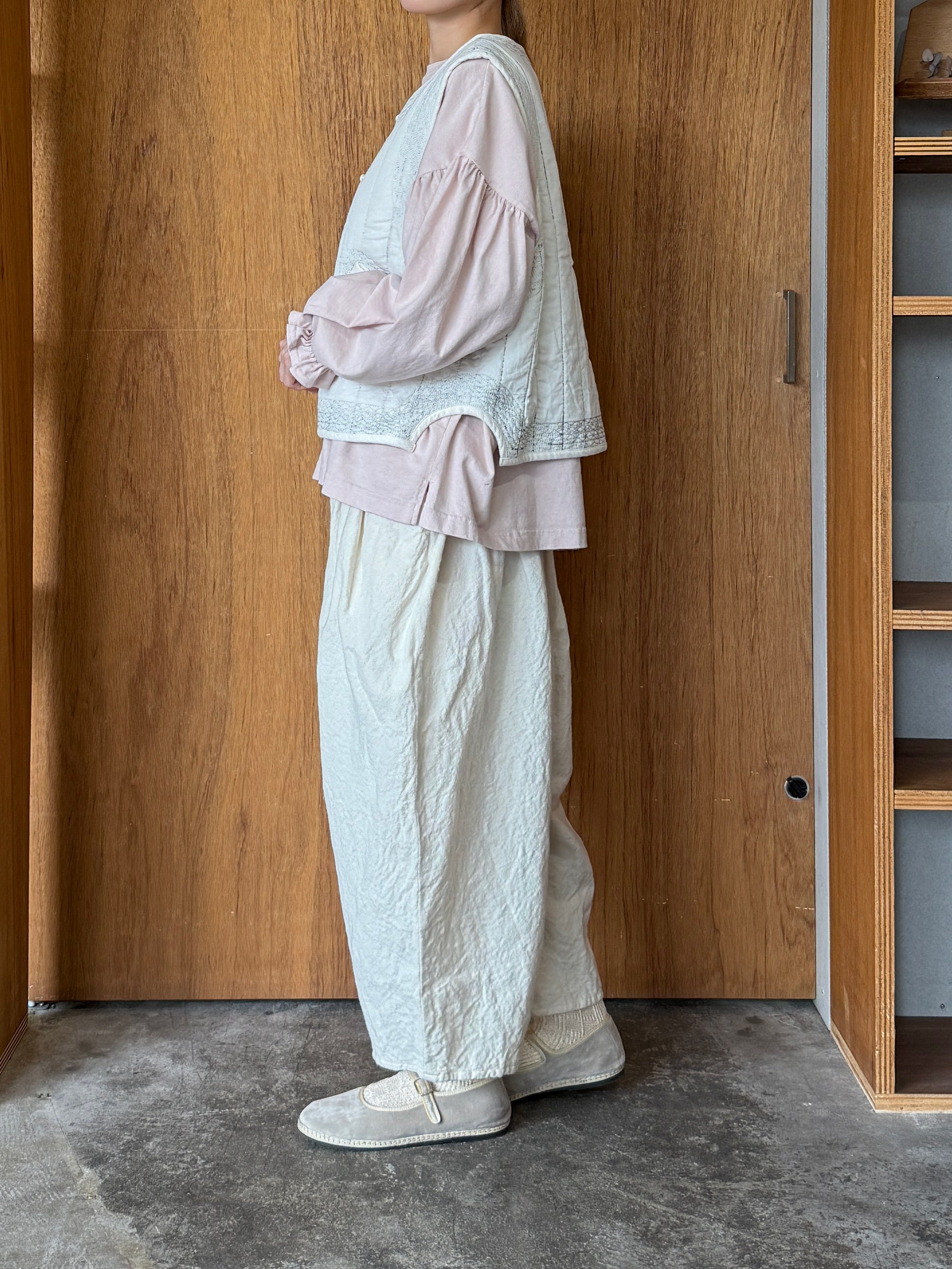 ROBE de PEAU / CAMILLE WOOL TUCK PANTS (WHITE)