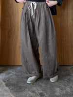 TISSU / フレンチリネン 東炊きストライプ ギャザータックPT（モカ）