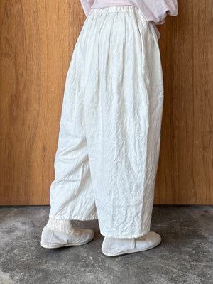 ROBE de PEAU / CAMILLE WOOL TUCK PANTS (WHITE)