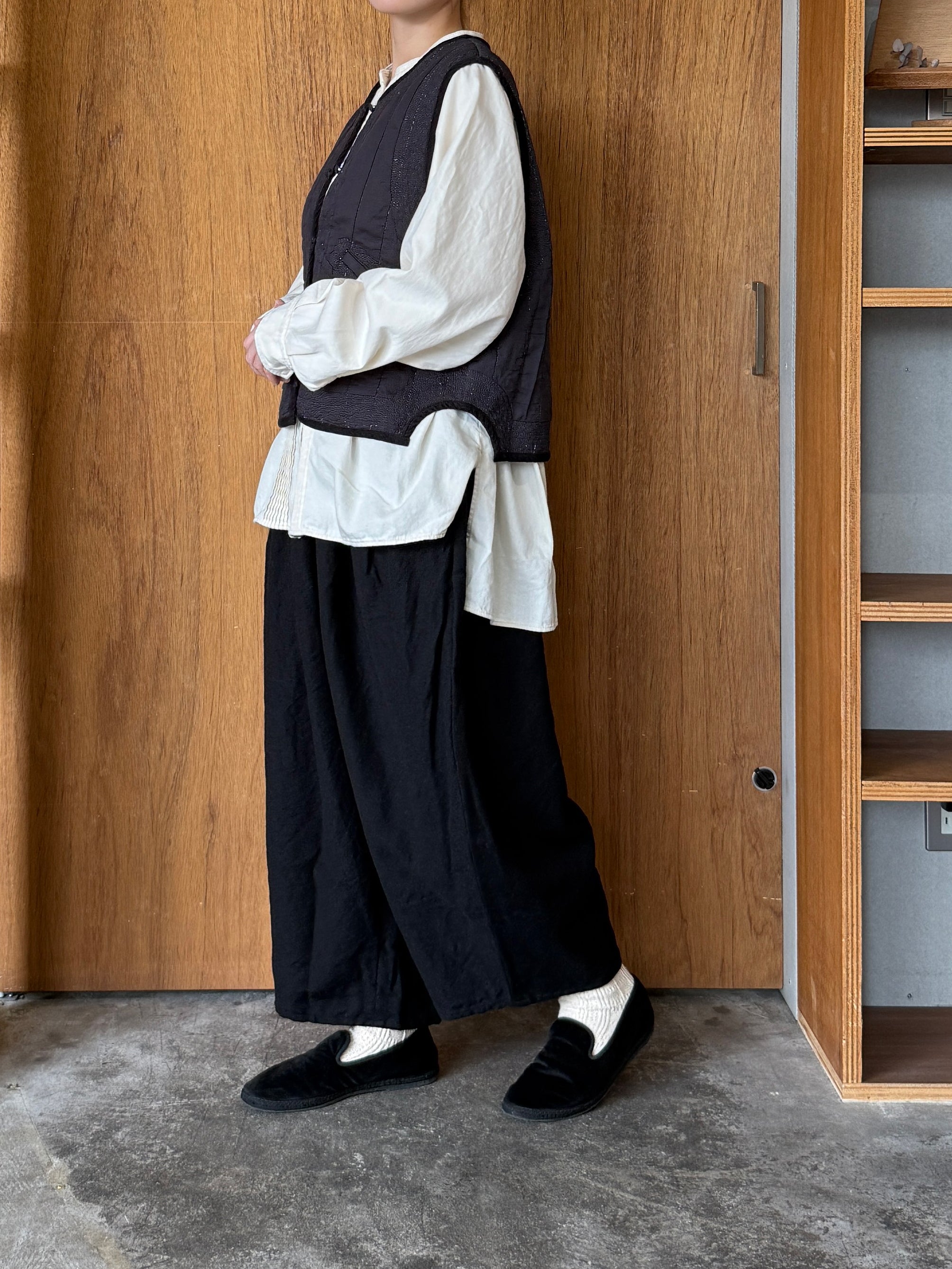 Re arrival!!　ROBE de PEAU / CAMILLE WOOL TUCK PANTS (BLACK)