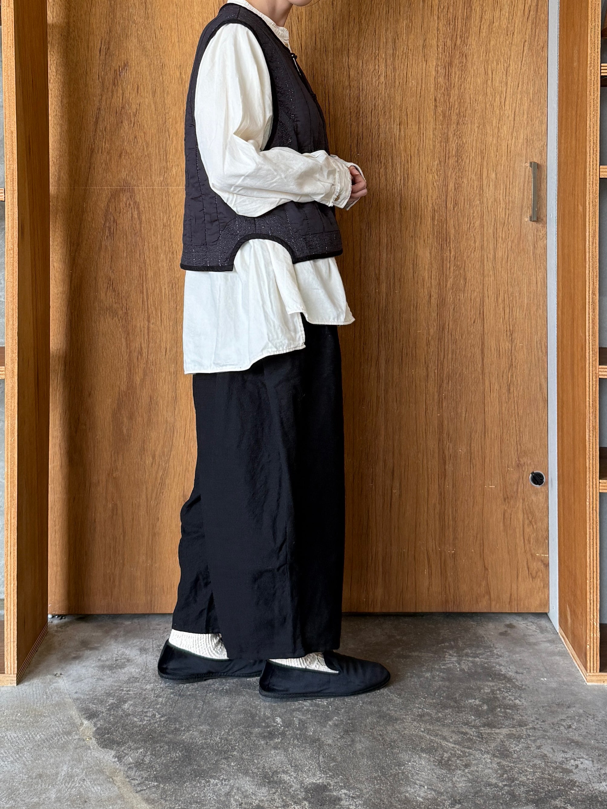 Re arrival!!　ROBE de PEAU / CAMILLE WOOL TUCK PANTS (BLACK)