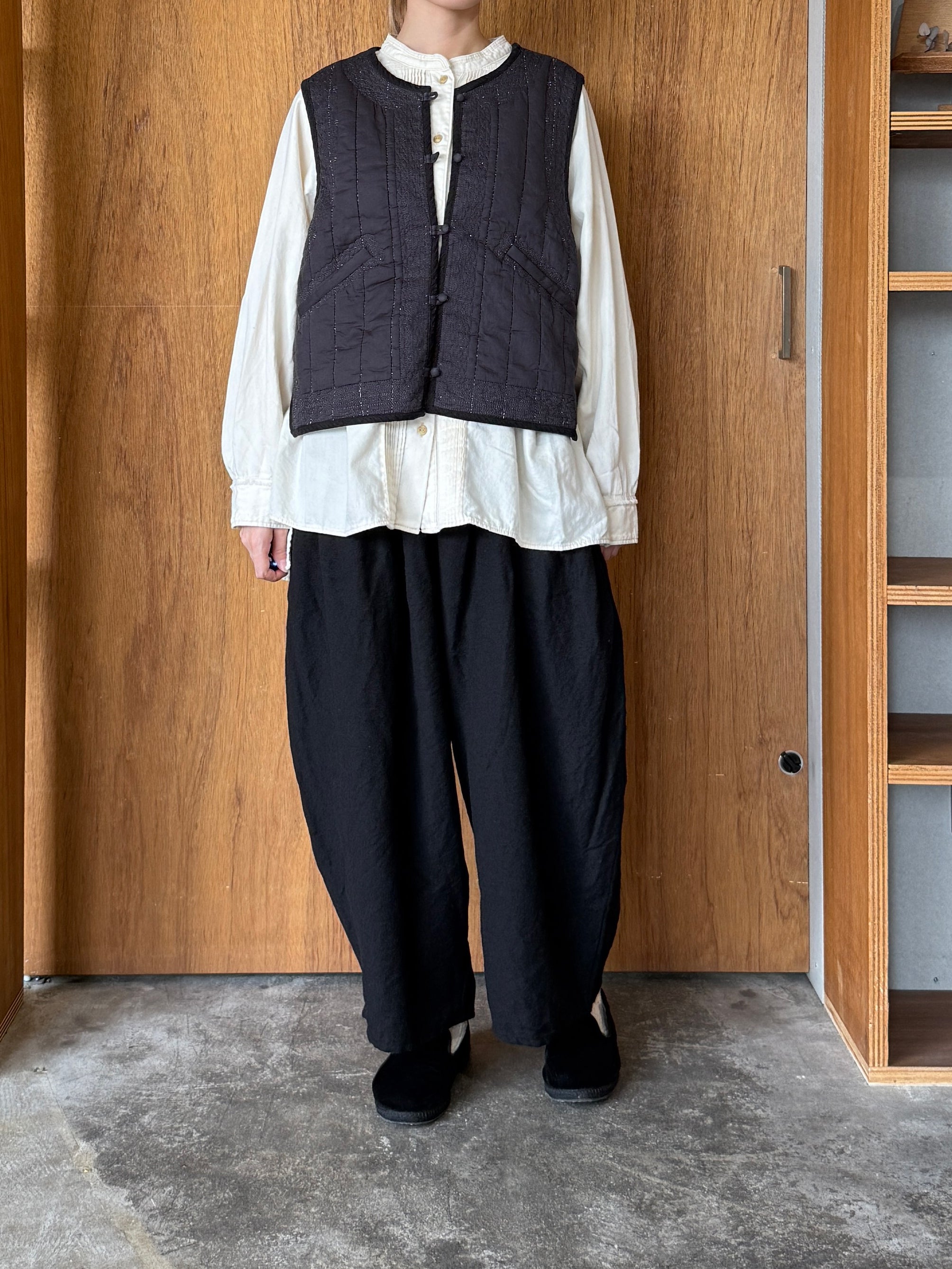 Re arrival!!　ROBE de PEAU / CAMILLE WOOL TUCK PANTS (BLACK)