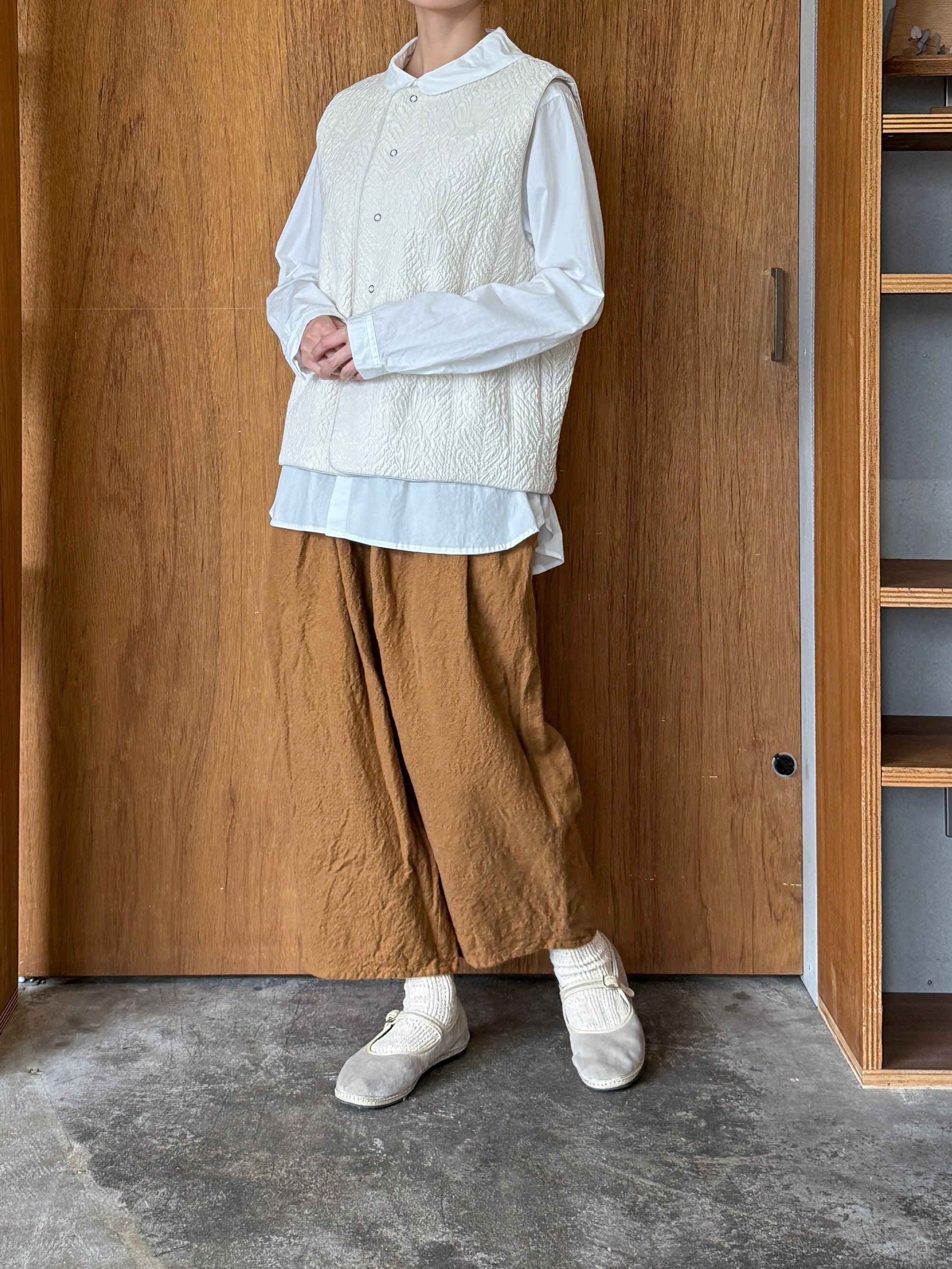 ROBE de PEAU / CAMILLE WOOL TUCK PANTS (CAMEL)