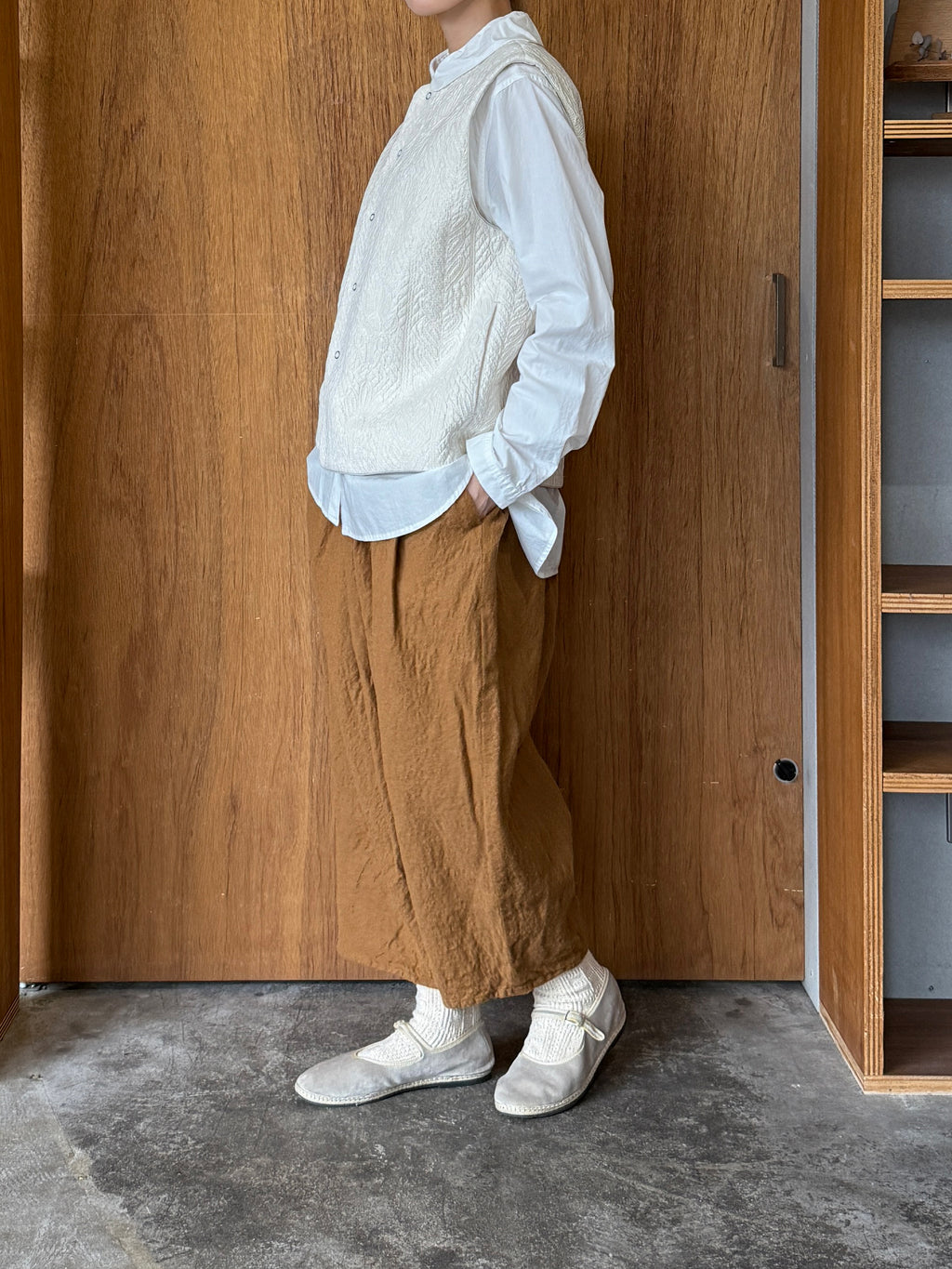 ROBE de PEAU / CAMILLE WOOL TUCK PANTS (CAMEL)