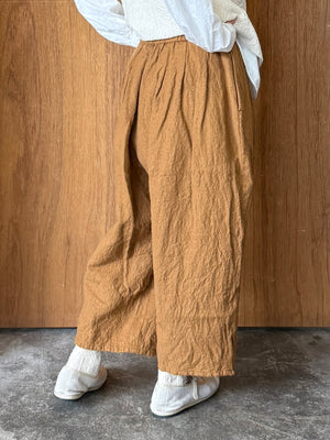 ROBE de PEAU / CAMILLE WOOL TUCK PANTS (CAMEL)