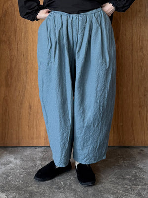 ROBE de PEAU / CAMILLE WOOL TUCK PANTS (GRAYISH BLUE)