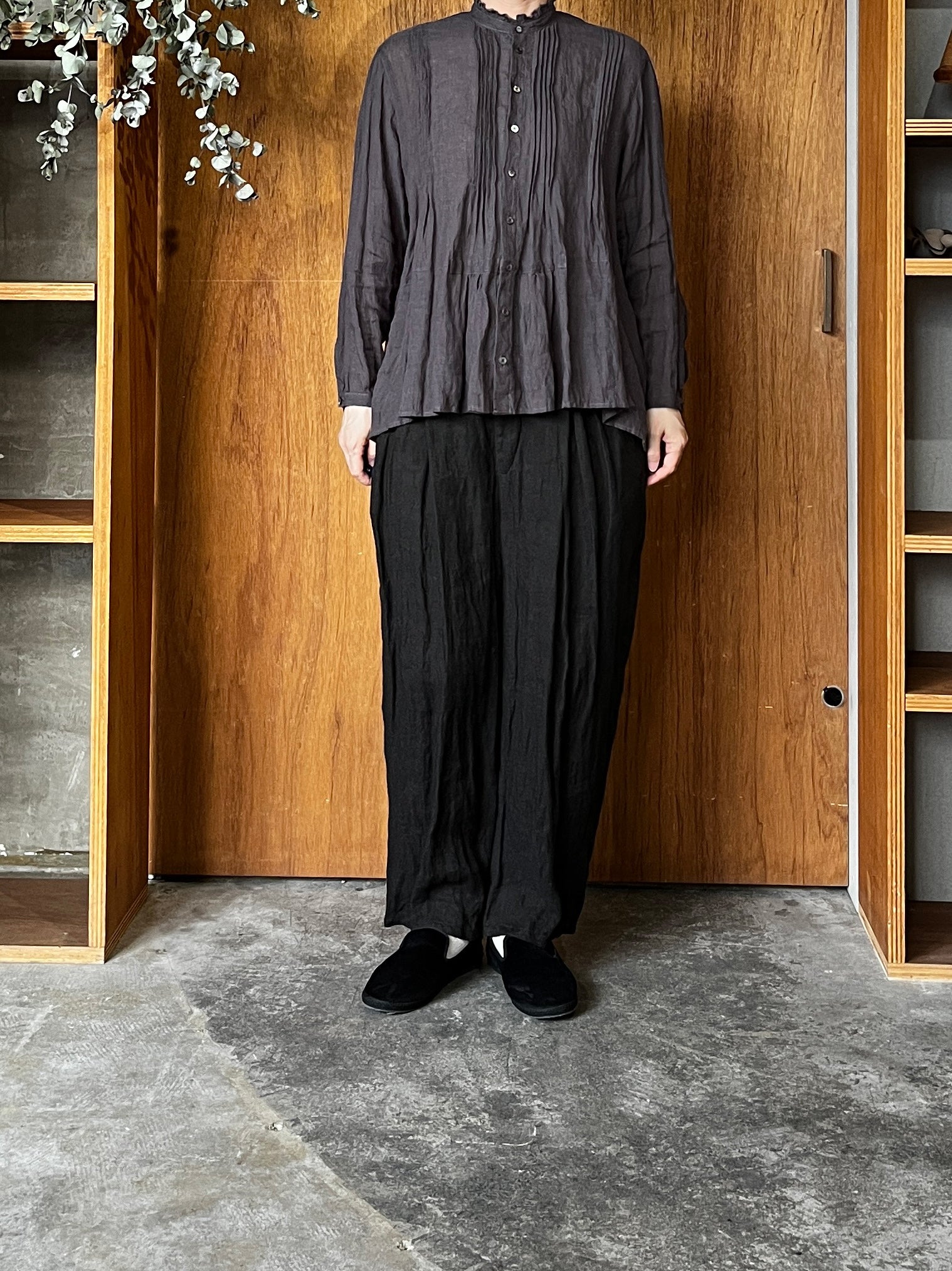 suzuki takayuki / pin-tuck blouse（dark bronze）