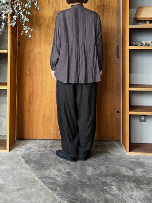 suzuki takayuki / pin-tuck blouse（dark bronze）