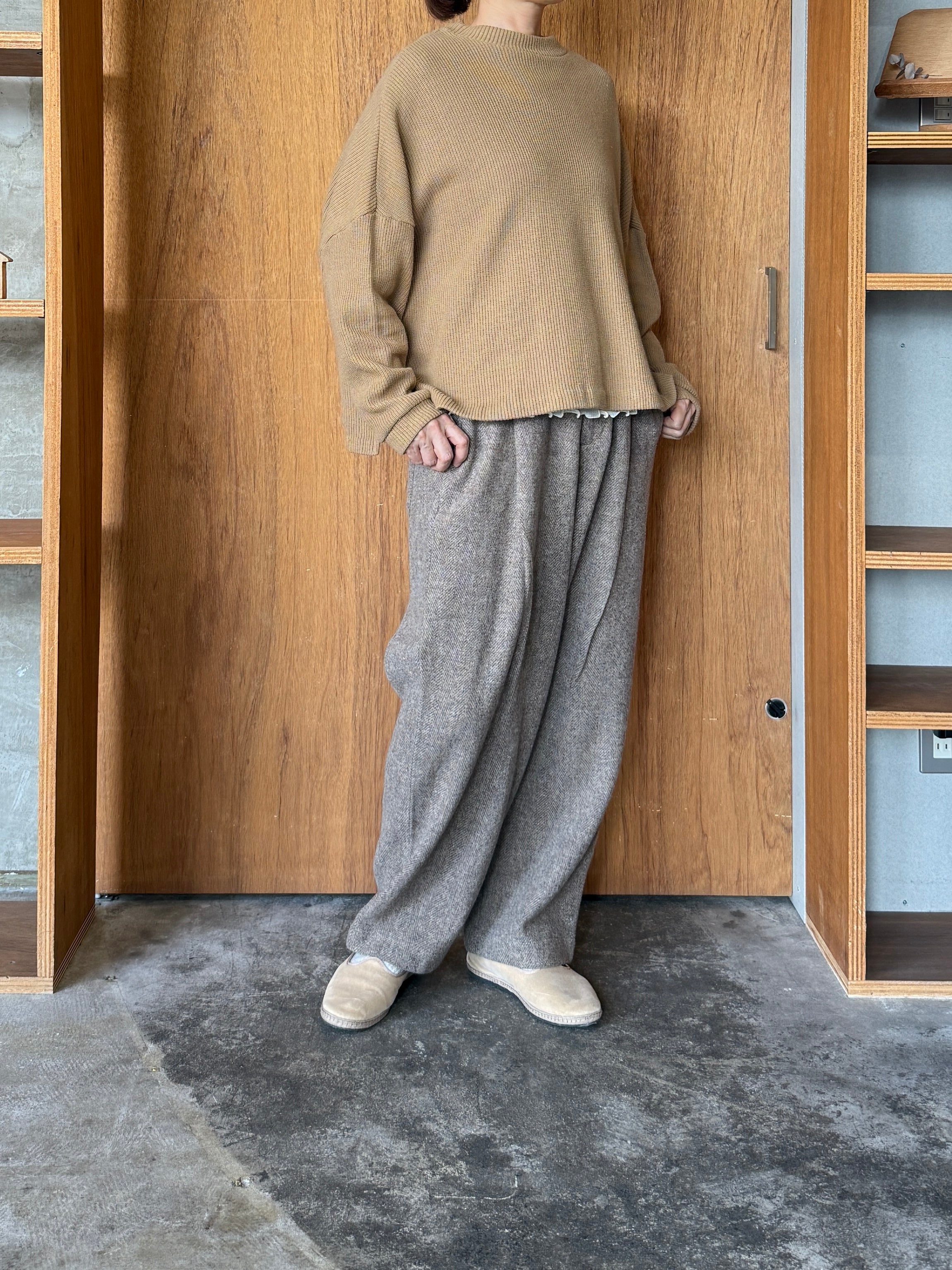 TISSU / オリジナルウールヘリンボン タックストレートPT（ベージュヘリンボン）