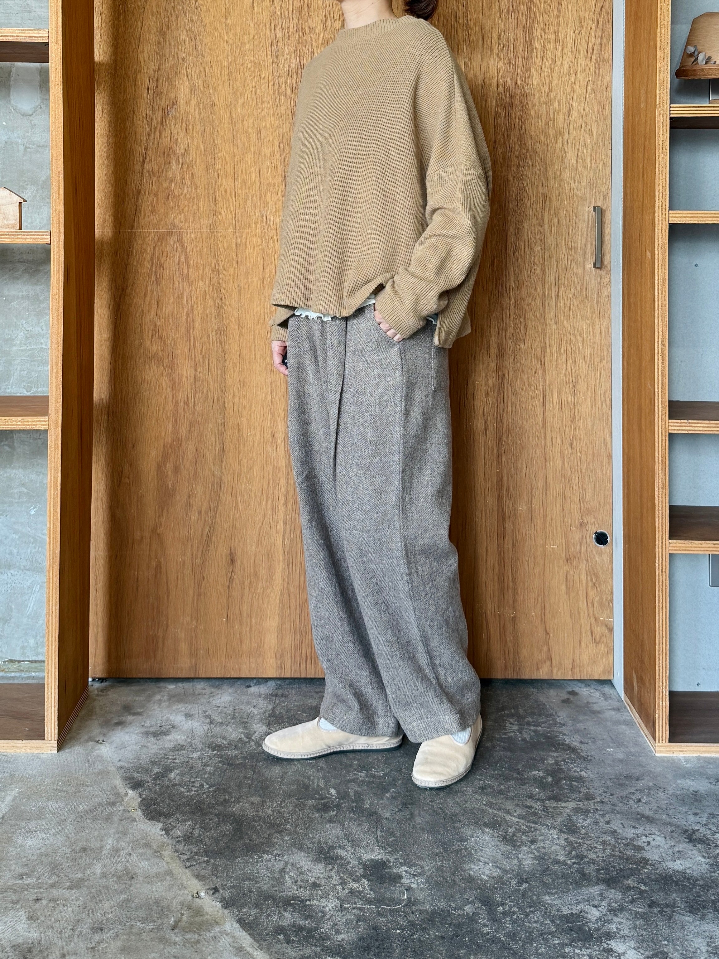 TISSU / オリジナルウールヘリンボン タックストレートPT（ベージュヘリンボン）