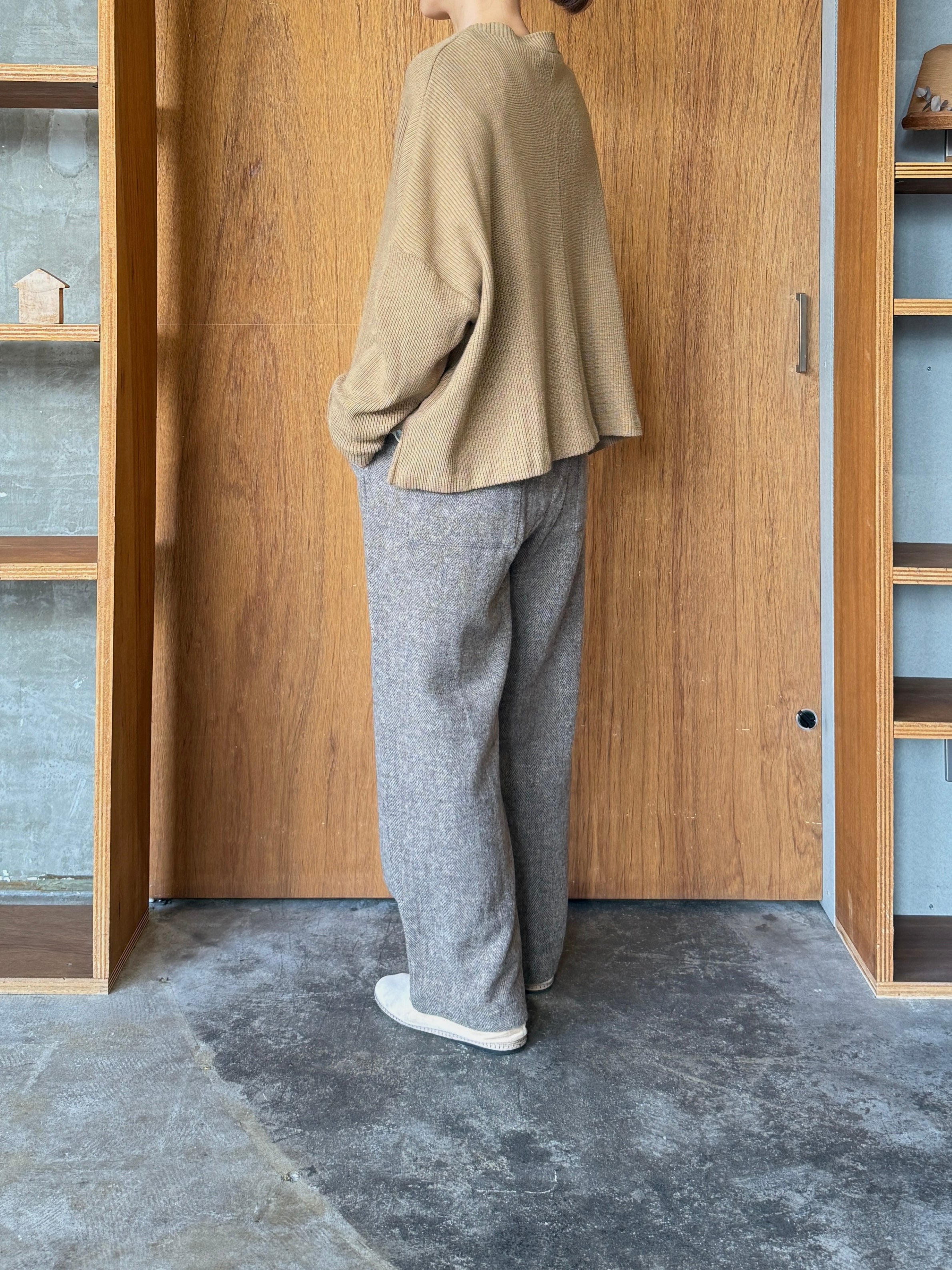 TISSU / オリジナルウールヘリンボン タックストレートPT（ベージュヘリンボン）