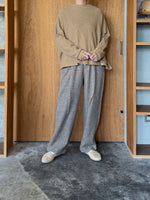 TISSU / オリジナルウールヘリンボン タックストレートPT（ベージュヘリンボン）