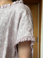 qiri / turu flower embroidery frill blouse (ラベンダー)