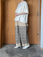 qiri / turu flower embroidery curve pents (サンド)