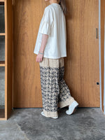 qiri / turu flower embroidery curve pents (サンド)