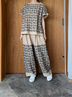 qiri / turu flower embroidery frill blouse (サンド)