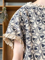 qiri / turu flower embroidery frill blouse (サンド)