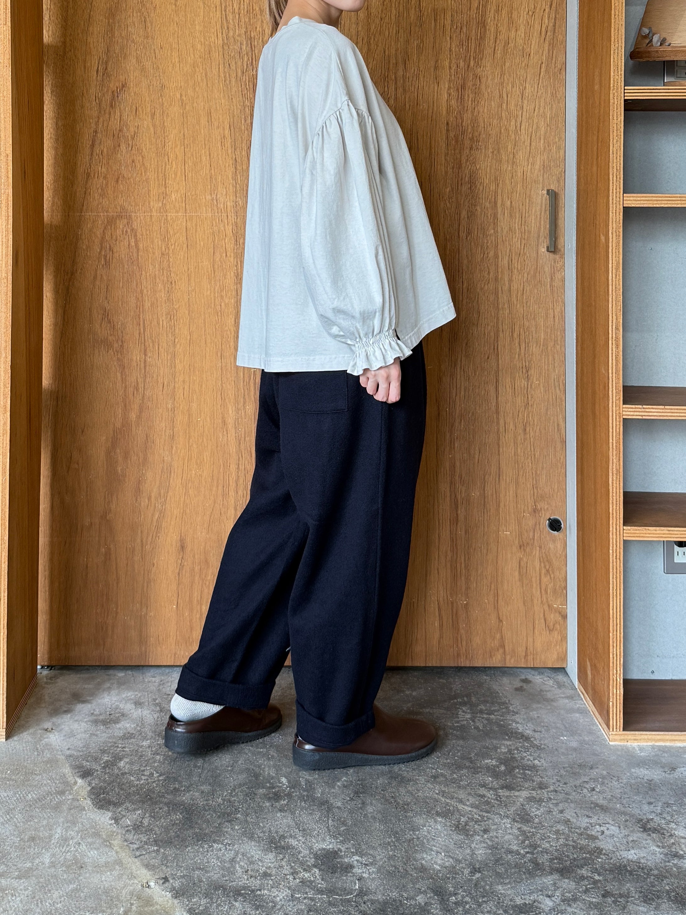 TISSU / カシミヤビーバー タックストレートPT（ネイビー）