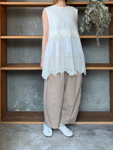 【SALE】tumugu / カットワークレース 2wayノースリチュニック（IVORY）
