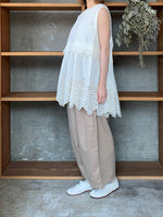 【SALE】tumugu / カットワークレース 2wayノースリチュニック（IVORY）