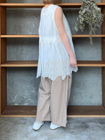 【SALE】tumugu / カットワークレース 2wayノースリチュニック（IVORY）